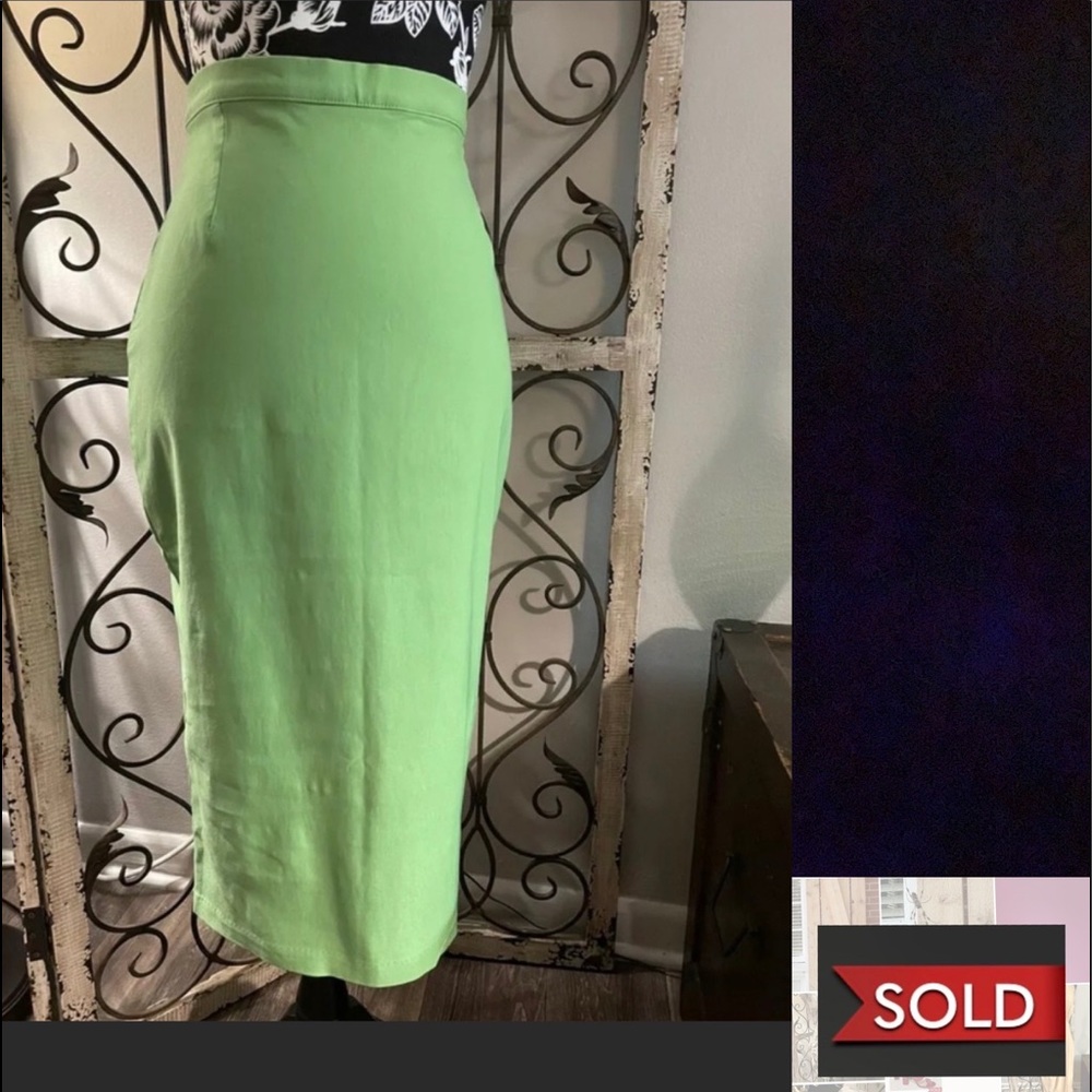 **SOLD** 💠PinupGirl Skirt Dixiefried by Pinup Couture - Picture 1 of 10